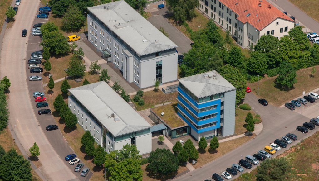 Luftaufnahme eines Businessparks im Saarland — die Heimatregion von Magnuscom